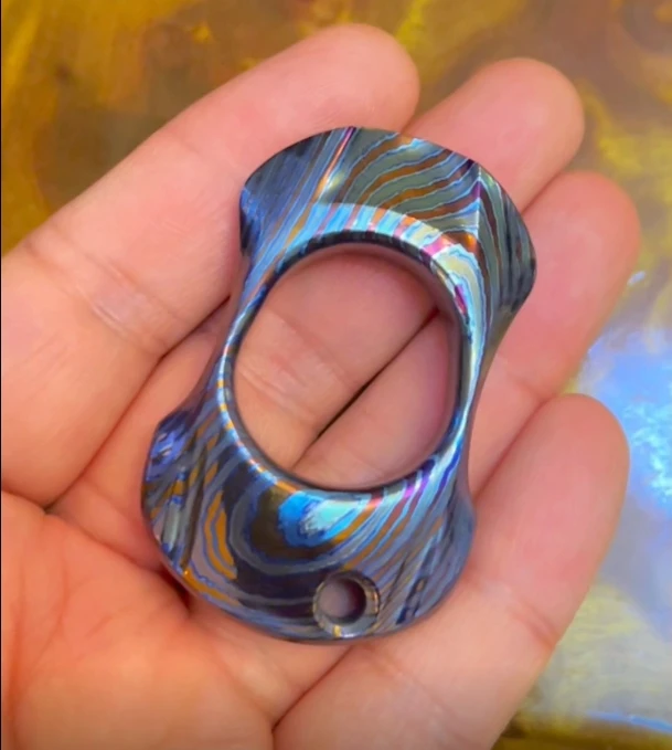 

Second-hand product EDC TJR Damascus zirconium Finger Tiger Bottle Opener Decompression toys