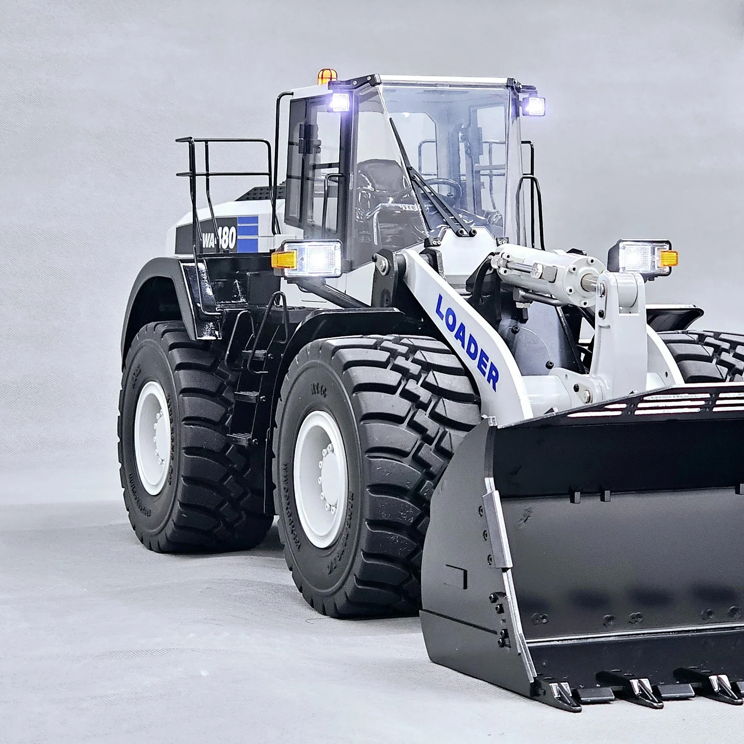 1/14 WA480 RC Hydraulic Loader Metal Model RTR Engineering Loader with Light and Sound System Remote Control Car Adult Toy 2
