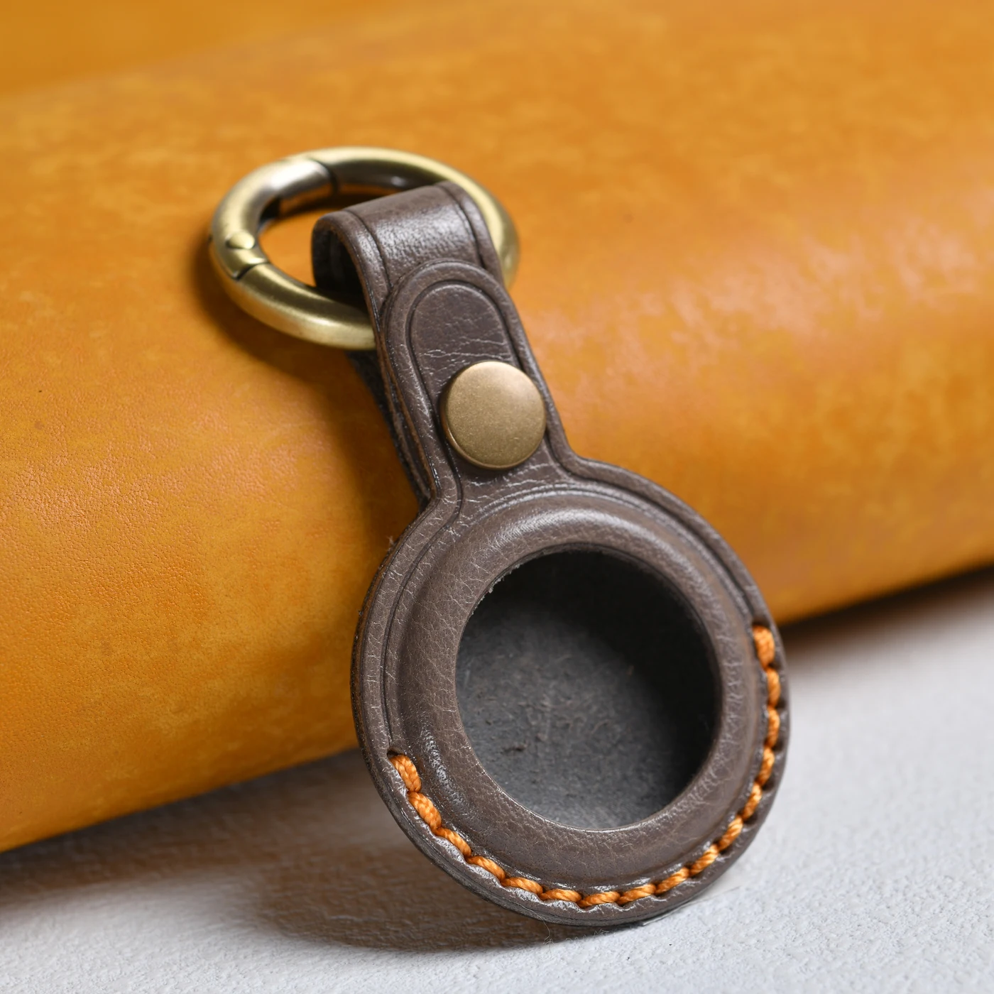 Luxury Leather Key Case with Airtag Holder – Stylish Protective Cover for Keys, Pet Collars, Luggage, and Backpacks