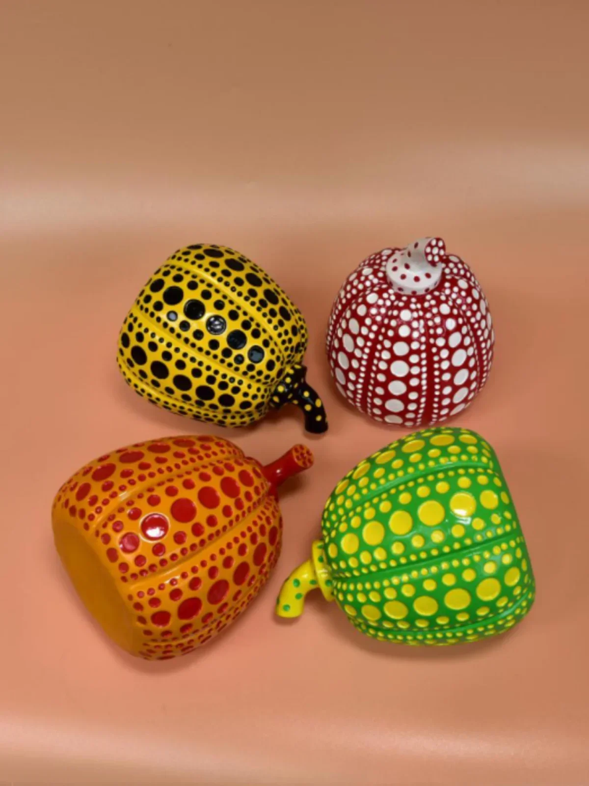 Kusama Yayoi Pumpkin Statue Japanese Art Wave Point Pumpkin Sculpture Morden Resin Crafts Office Home Interior Decor