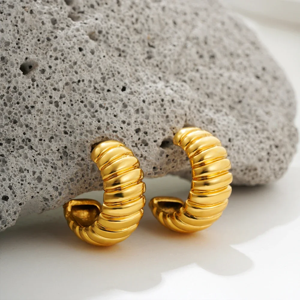 18K Gold Plated Texture C-shape Ear Buckle Women Hoop Huggie Earrings for Women Girls Chunky Stacked Hoops Punk Jewelry 2025 New