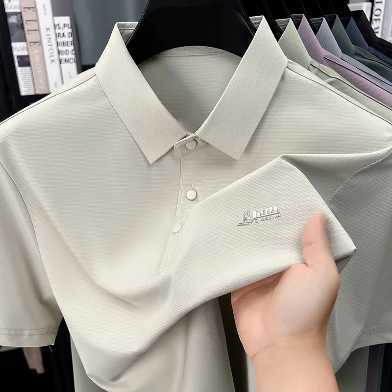 Polo a maniche corte da uomo con piccolo logo ricamato, stile casual, vestibilità comoda per l'uso quotidiano, l'ufficio e il weekend - immagine 5