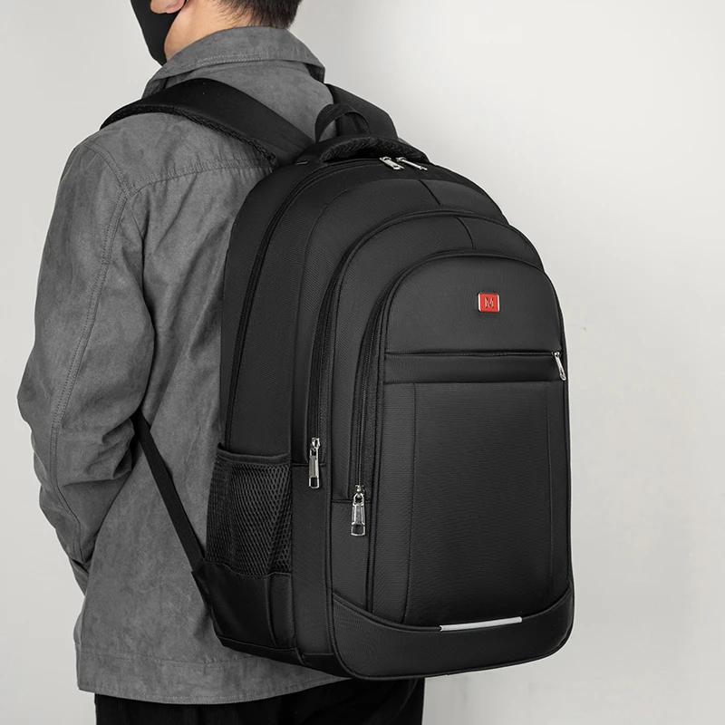 Large-capacity backpack, sturdy and durable schoolbag, equipped with padded laptop compartment, adjustable shoulder strap, comfo