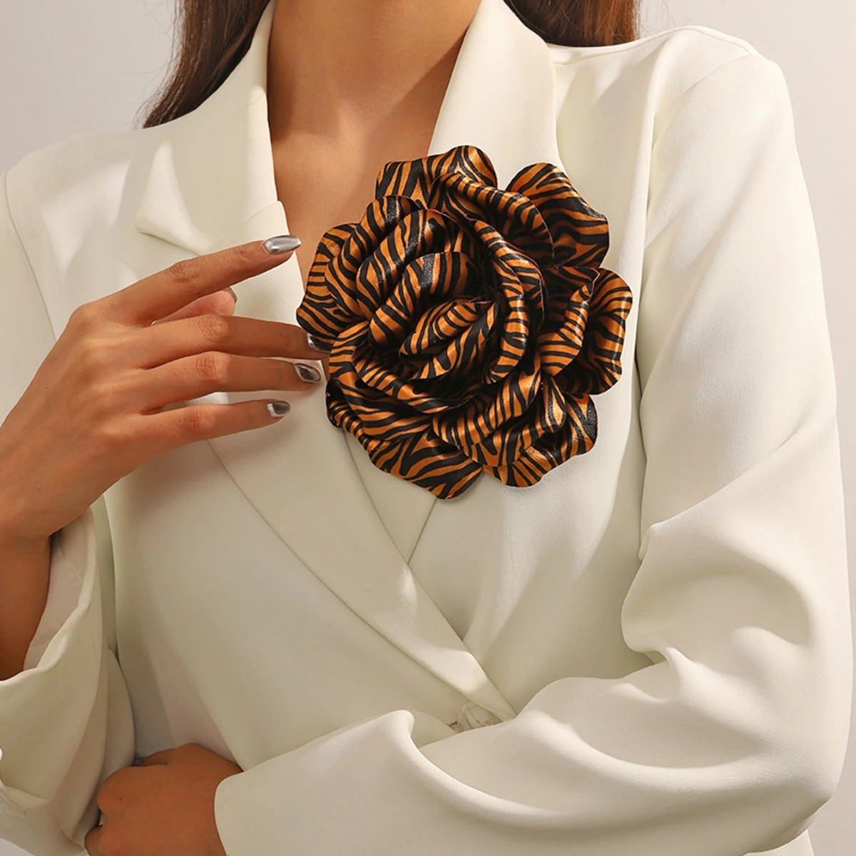 Fashion Leopard Print Big Flower Brooch Hair Clip 2-in-1 Satin Fabric Statement Accessory for Women Coat Dress Decoration
