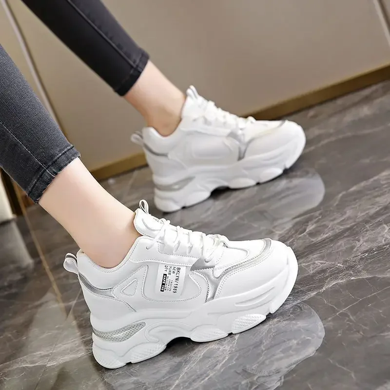 Large Size Autumn Fashion Breathable Lightweight Casual Comfortable Women's Shoes Versatile Thick Soled Women's Sports Shoes