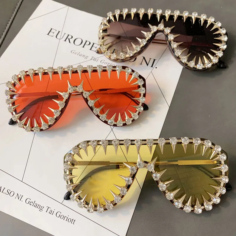 

Women's Sunglasses Sun Protection Uv Protection Fashion Personality Retro Diamonds Sunglasses Catwalk Party Street Shot Glasses