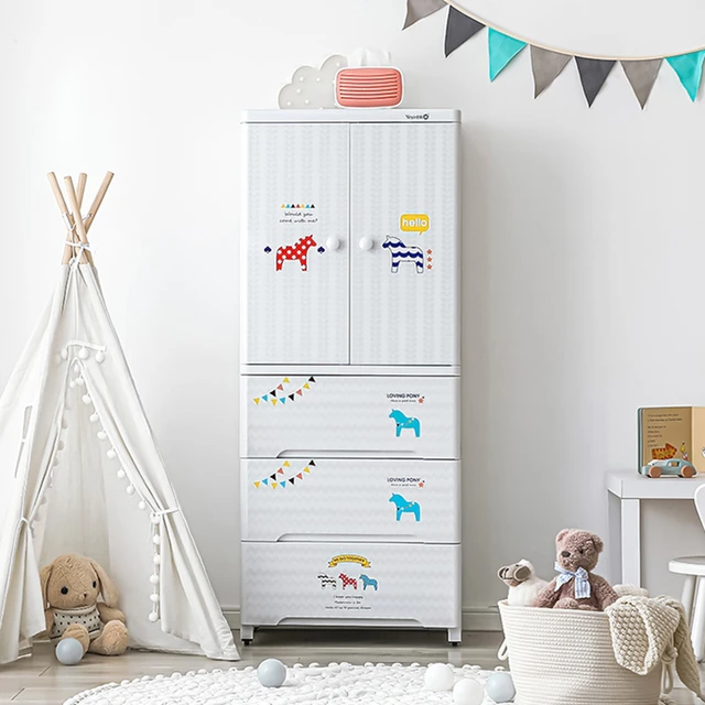 Commode ou armoire pour la chambre de bébé ?