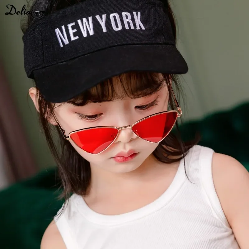 Cat Eye Sunglasses Kids Fashion Luxury Sunglasses UV400 Children Metal Triangle Cool Pink Sun Glasses Girls Boys