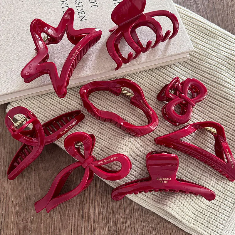 

2024 New Early Spring Red Clip Letter Gold Label Back of Head Hair Shark Clip Hair Accessories Headwear Hair Clip Hair Clamp