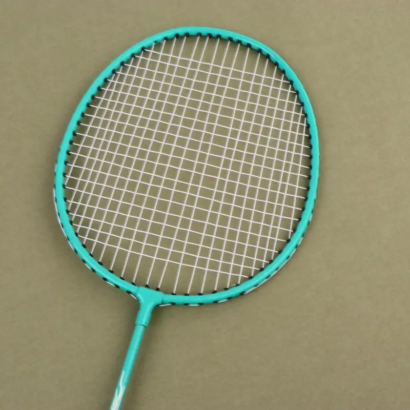 Komplettes Set stoßdämpfender Tennis-/Badmintonschläger mit Federball und Tasche.