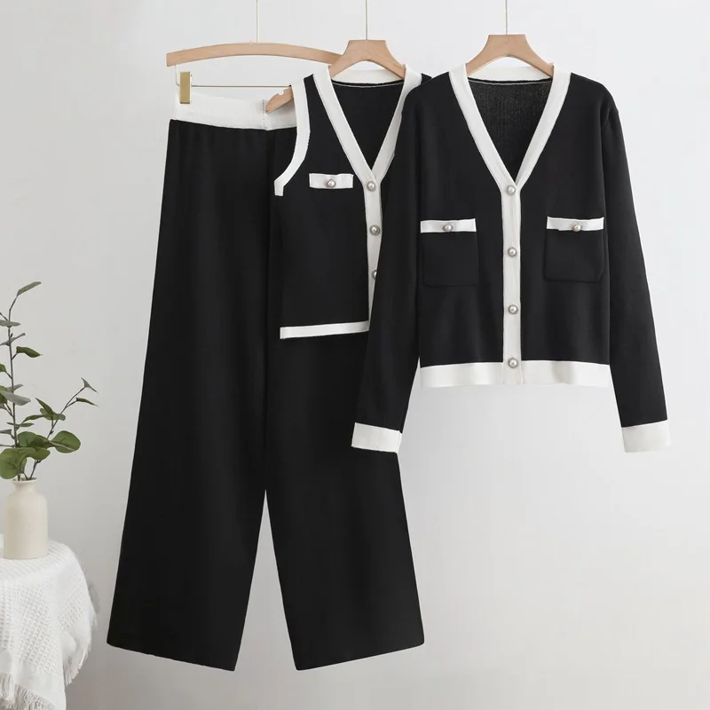 The ordinary woman is a cohesive piece of stylish Korean group knit vest without sleeves, high-waisted outfit.