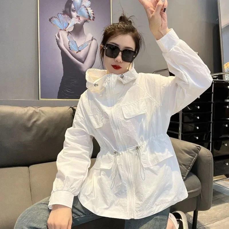 Blouson léger blanc à capuche femme - Printemps/Été tendance