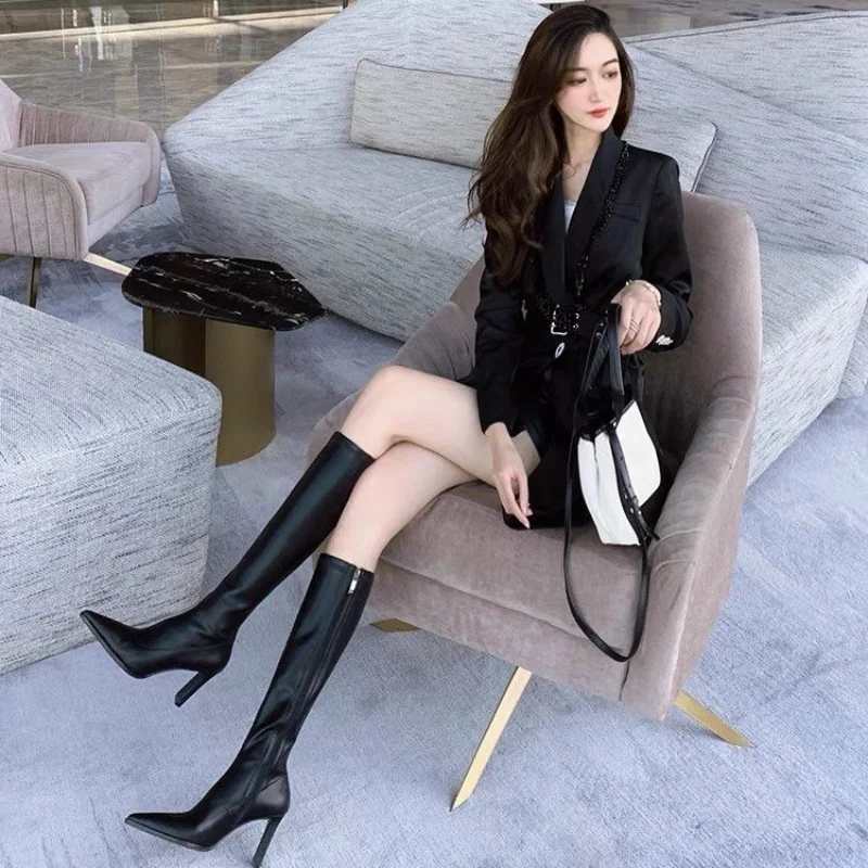 

Новинка Осень/Зима 2023, модные сапоги до колена в европейском и американском стиле с острым носком на высоком тонком каблуке и боковой молнией