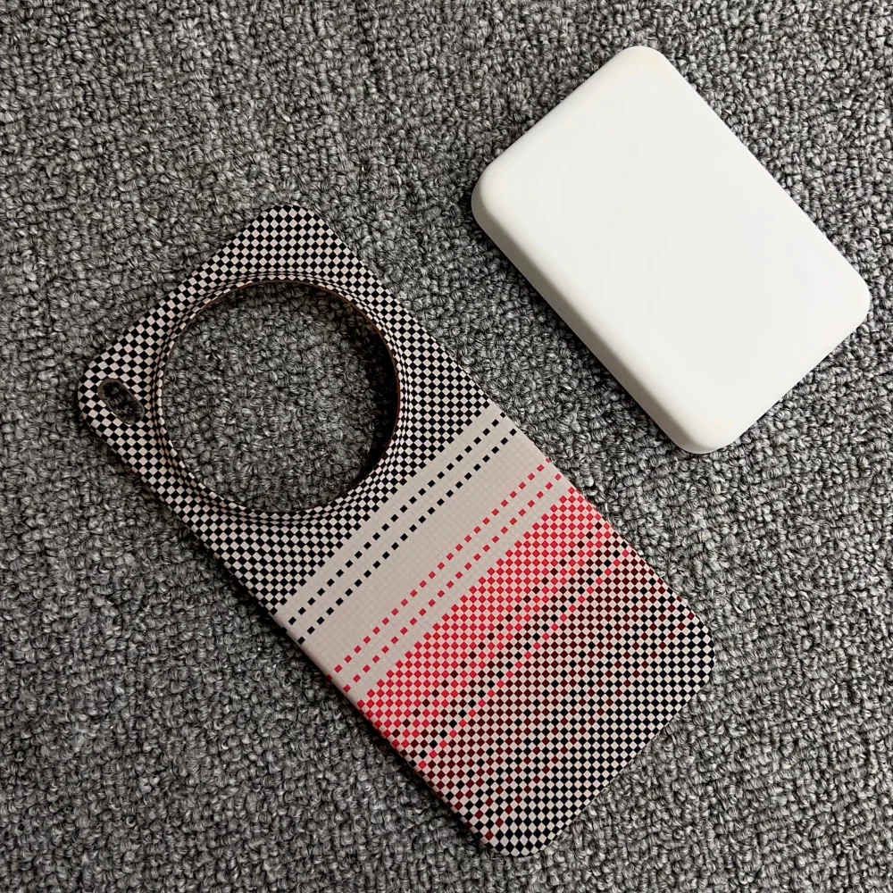 Luxury Carbon Fiber Kevlar Pattern Magnetic Phone Case - Anti-Drop Protective Cover