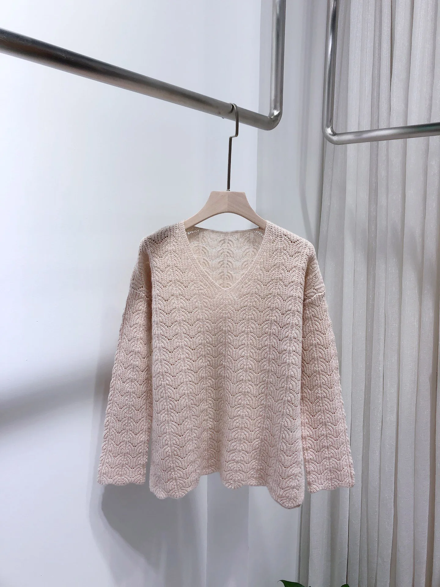 

Women's Wavy Pattern Hollow Crochet V-Neck Long Sleeve Cashmere Sweater