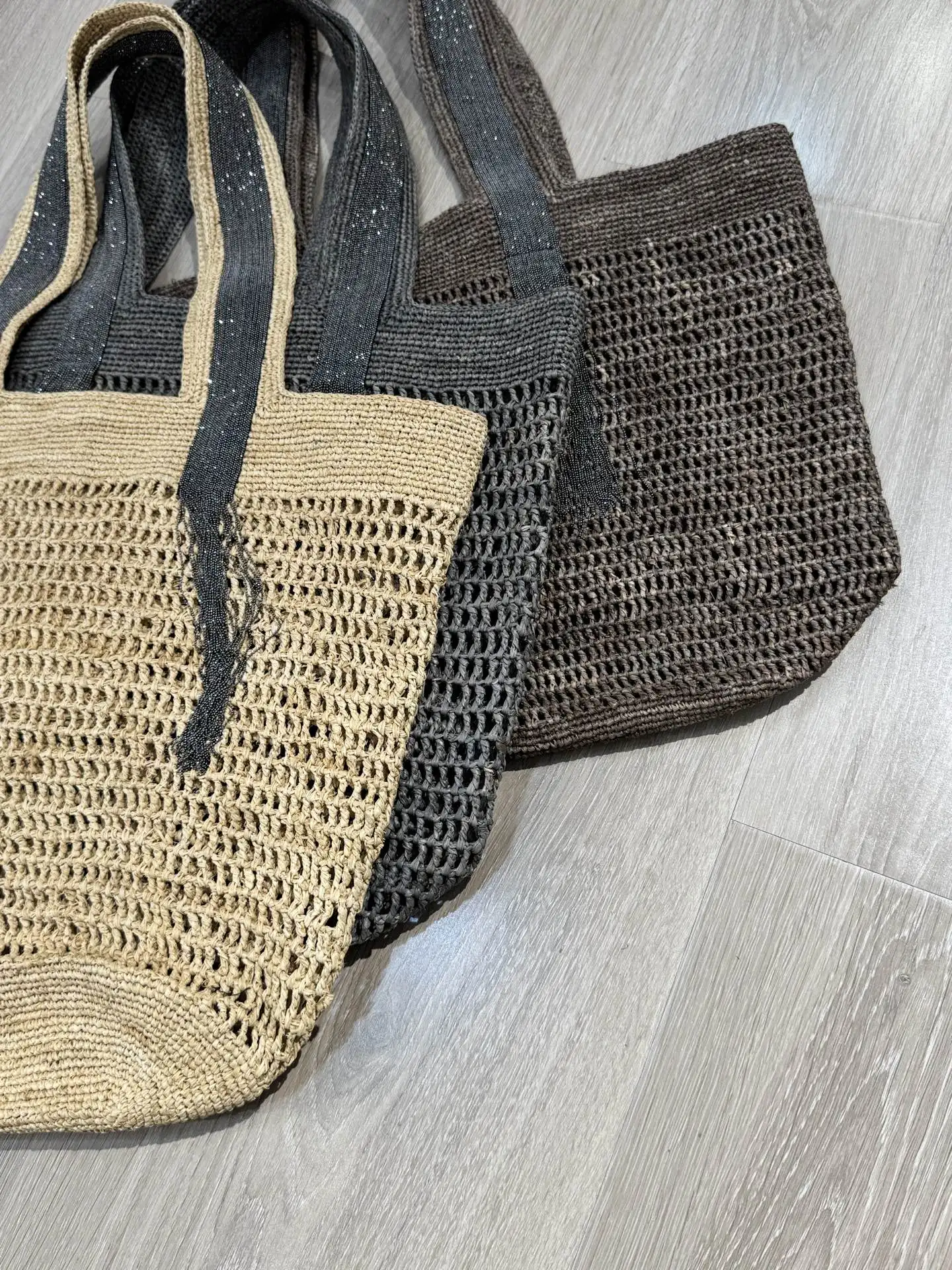 Large Capacity Simple Leisure Vacation Straw Shoulder Bag Raffia Hand-Woven Hollow Net for Storage and Crossbody Use