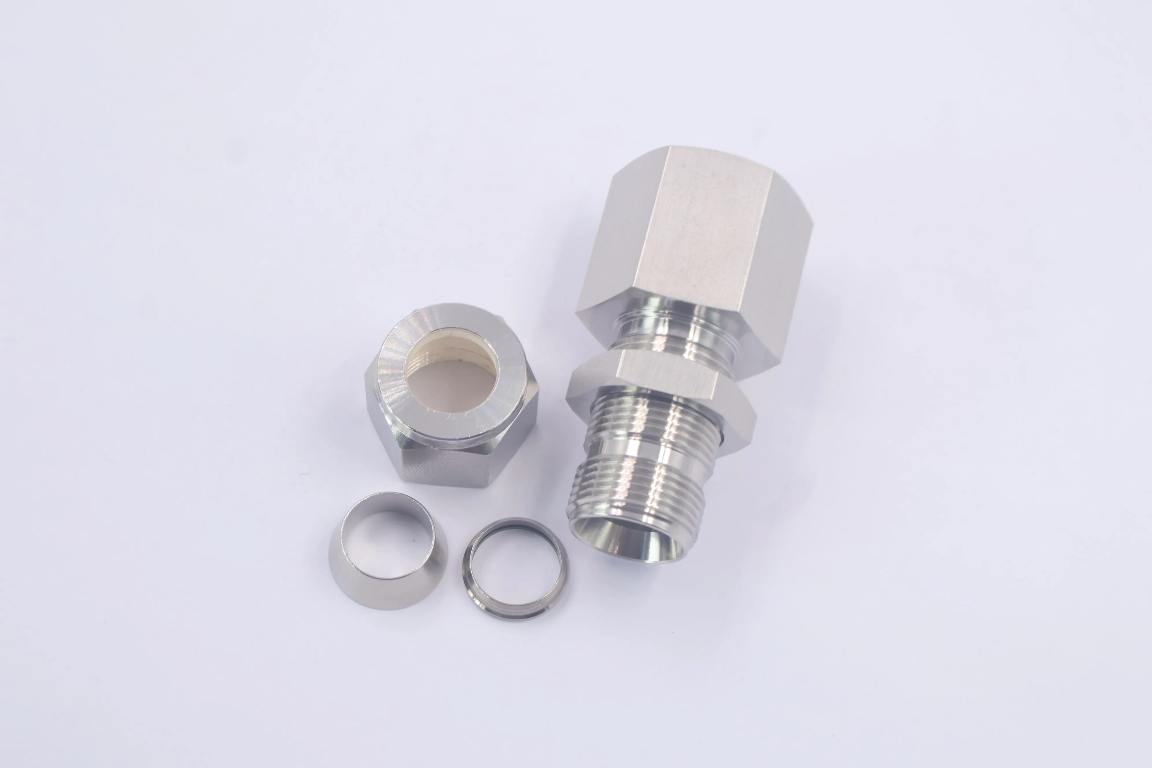 SS-810-71-8, Tube Fitting, Bulkhead Female Connector, 1/2 in. Tube OD x 1/2 in. Female NPT, Can Combination with Swagelok