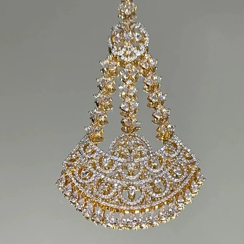 Elegant Teardrop Tiara Hair Accessory for Brides