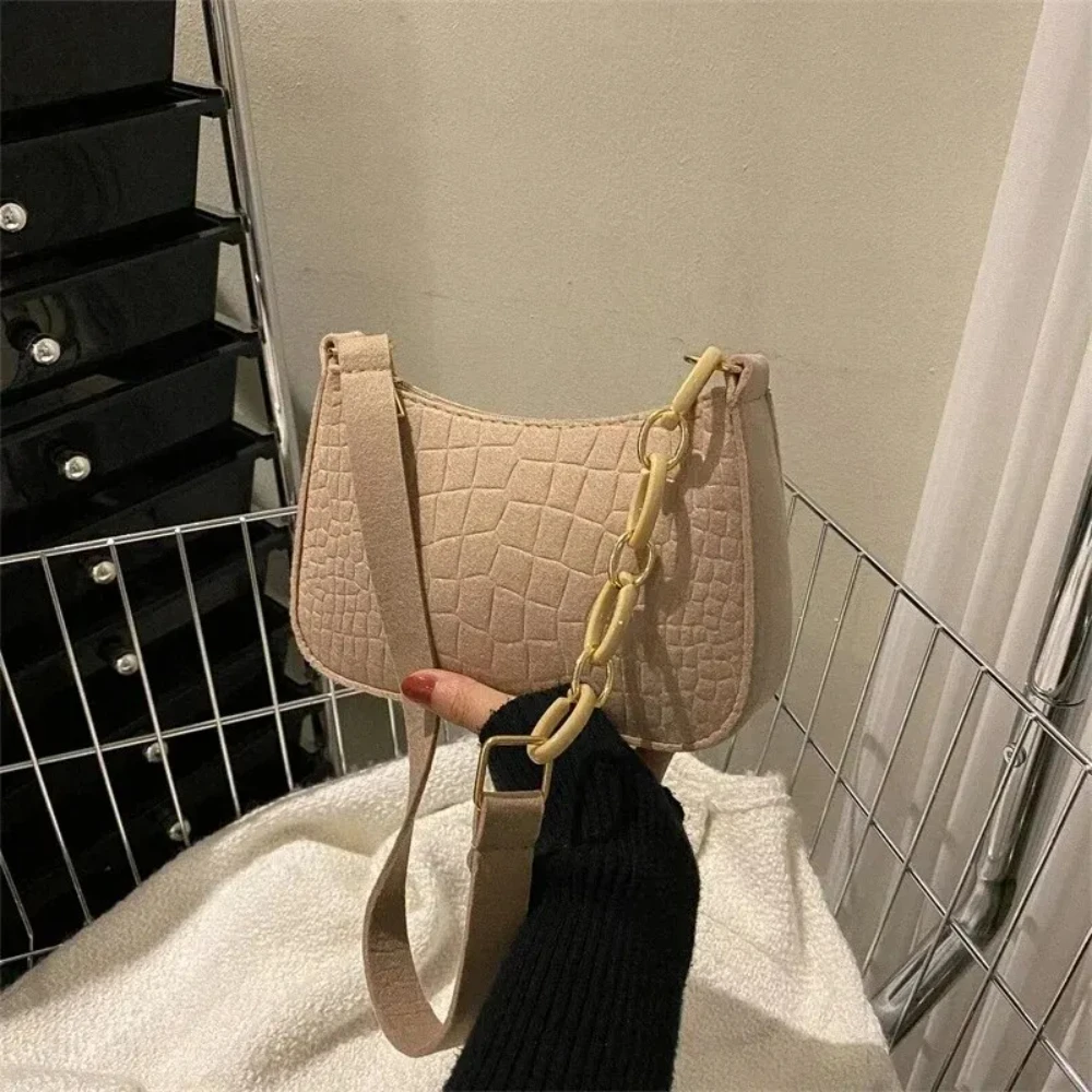 Women's Felt Design Luxury Handbag Women's Fashion Casual Handbag Crescent Shaped Small Square Bag Under The Shoulder Bag - Image 3