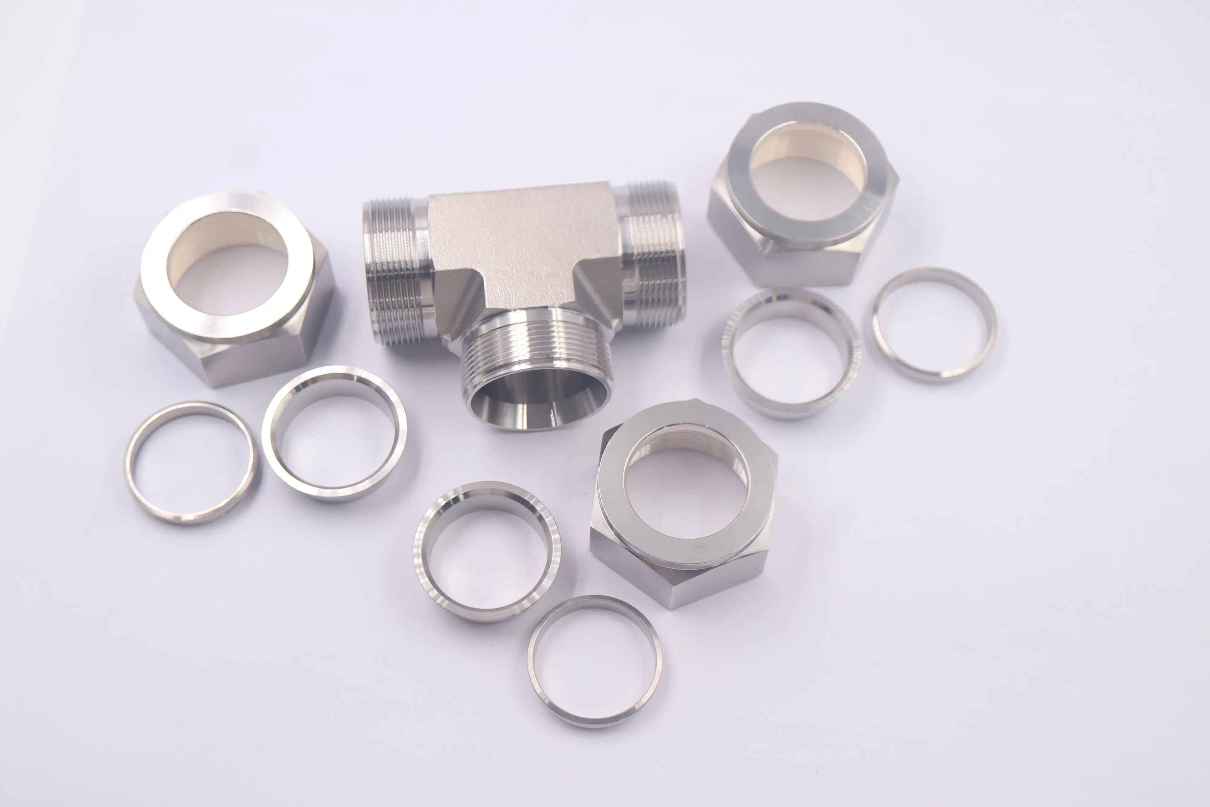 SS-1610-3, Stainless Steel Tube Fitting, Union Tee, 1 in. Tube OD, Can Combination with Swagelok