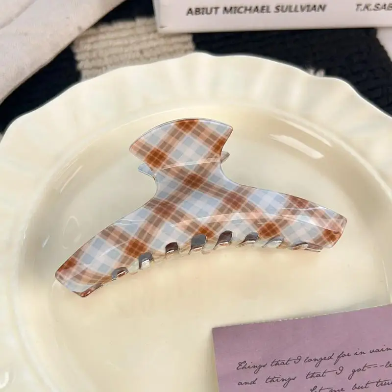 Elegant Plaid Acrylic Hair Claw Clip - Classic Retro Hair Accessory