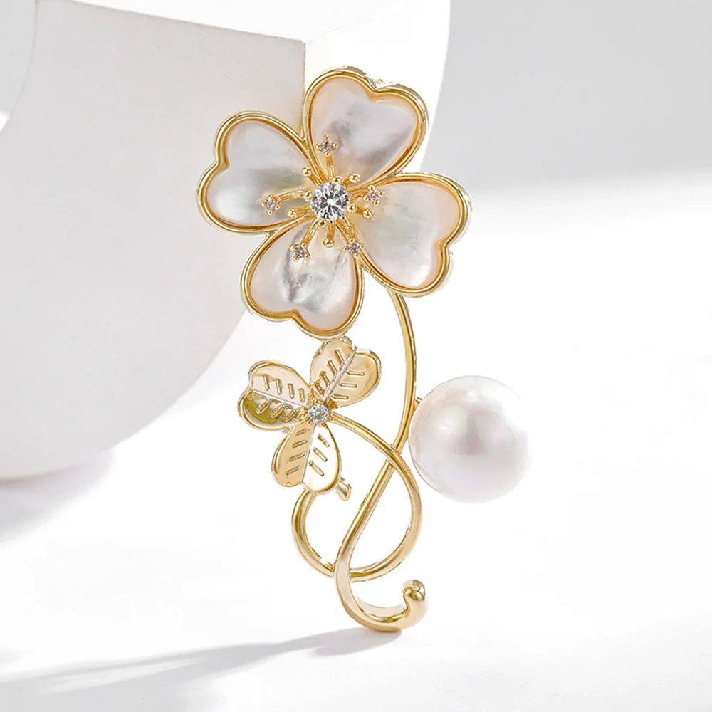 Lucky Four Leaf Clover Brooches White Shell Flower Brooch Luxury Designer Jewelry Women's Corsage Clothes Accessories Gifts