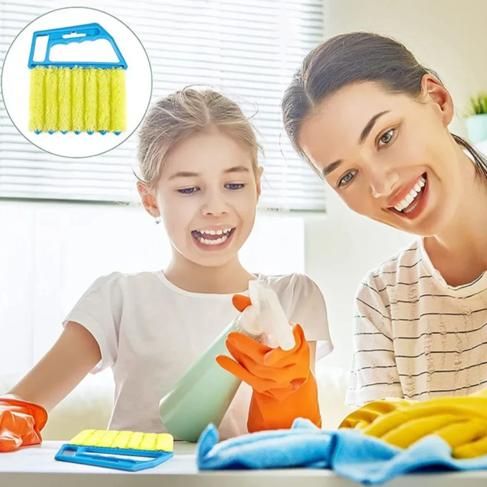 Microfiber Window and Venetian Blind Cleaning Brush