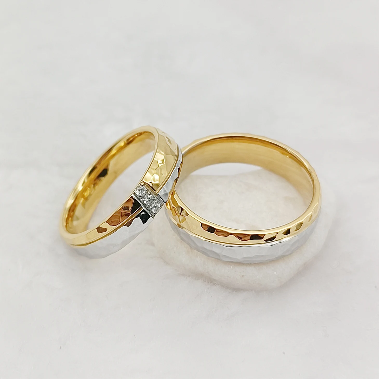 

Hammered Surface 2pcs Wedding Rings Set for Couples Affordable Wholesale Surgical Stainless Steel Jewelry Alliance