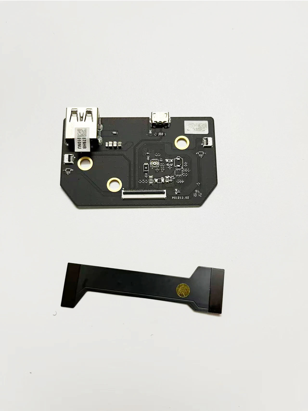 Vue rapprochée d'une carte LED pour télécommande GL300C/D/E avec ses connecteurs et composants électroniques.