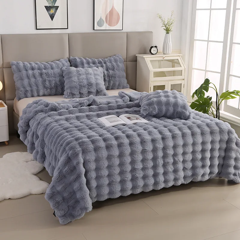 

CHAUSUB Plush Quilt Imitation Fur Winter Blanket for Beds Luxury Bedspread on the Bed Super Comfortable Warm Blanket for Sofa