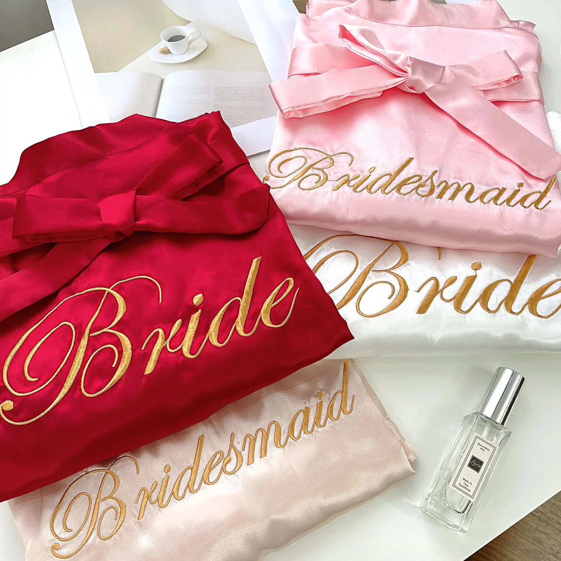 

Embroidery Letter Wedding Sleepwear Morning Gown Robe Satin Homewear Intimate Lingerie Bride Bridesmaid Nightgown Loungewear