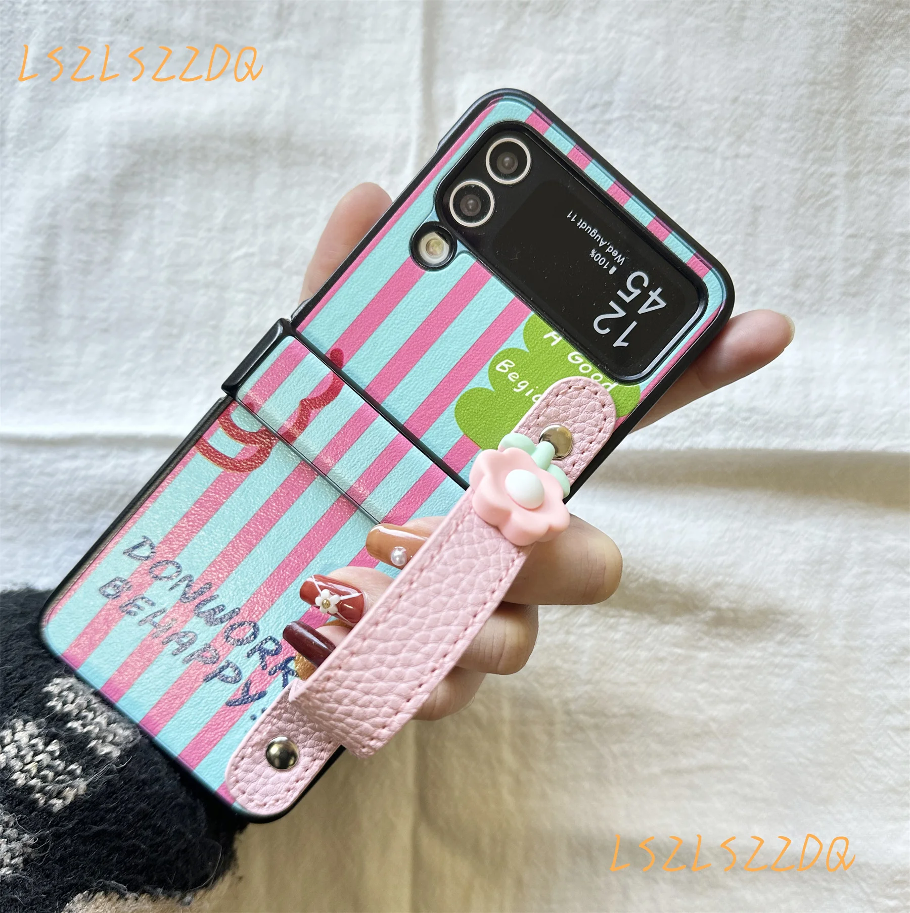 thumbnail image 1 of Funda con correa de muñeca para Samsung Galaxy Z Flip 5 Z Flip3 Zflip3 Flip4 Zflip5, funda con pintura Floral al óleo Kawaii, estética coreana, 1 of 4