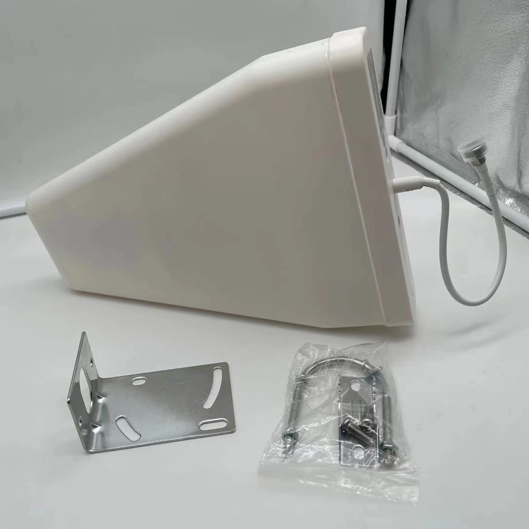 Outdoor Log Periodic Antenna 9dBi High Gain Long Range Directional Booster 806-3700M N Female for Mobile Phone Signal Amplifier