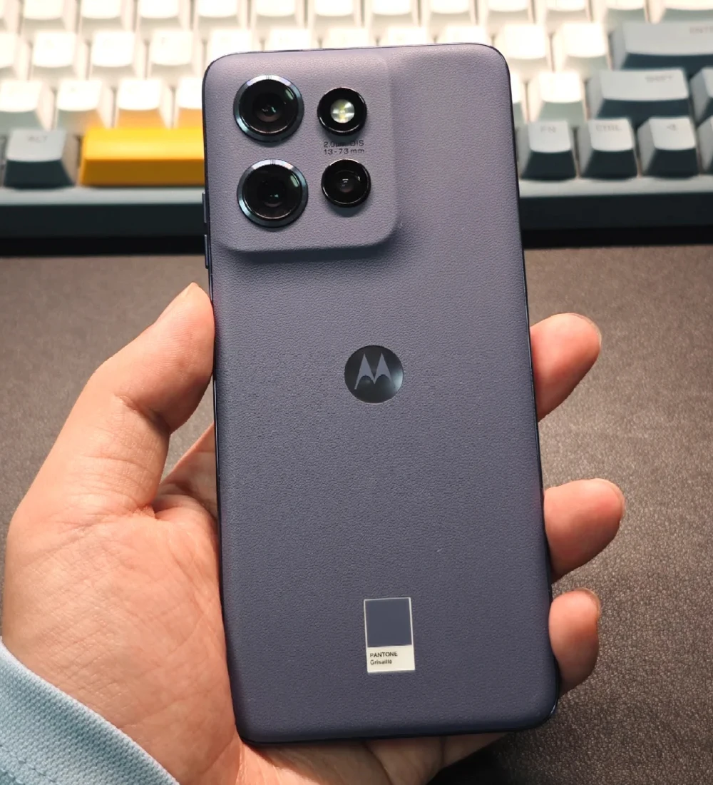 thumbnail image 1 of Smartphone Motorola Moto S50 Dimensity 7300 5G con ROM global, pantalla P-OLED de 6,36'' y 120 Hz, 4310 mAh, cámara SuperVOOC de 68 W, 50 MP, NFC, OTA, 1 of 5