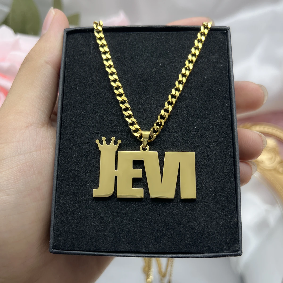 

Custom Movable Big Name Pendant Necklace Stainless Steel Cuban Chain Nameplate Personalized Necklace For Women Fashion Jewelry