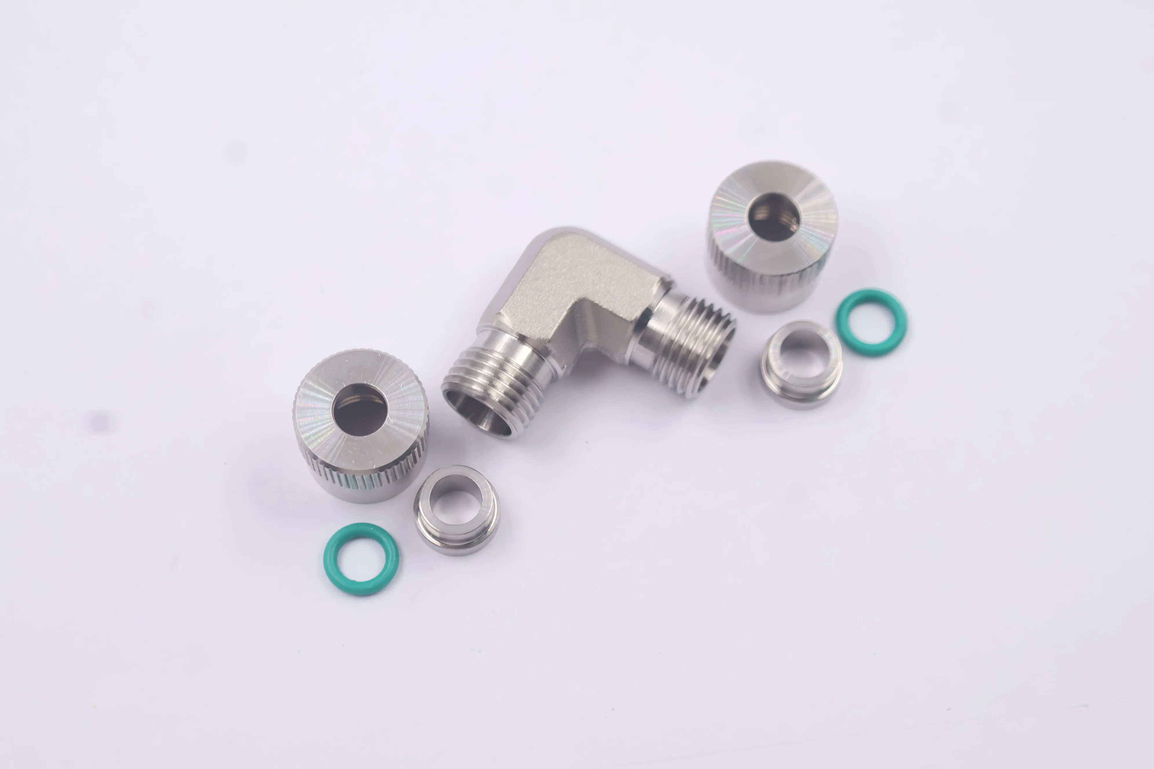 SS-4-UT-9, Stainless Steel Ultra-Torr Vacuum Fitting, Union Elbow, 1/4 in. Tube OD, Can Combination with Swagelok