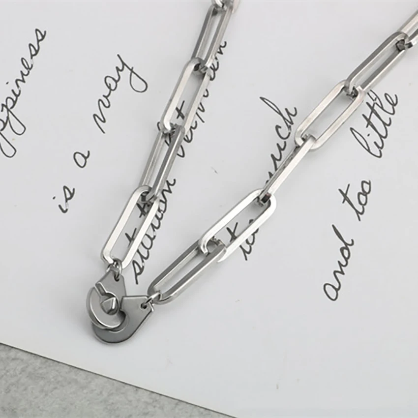 

Fashion Personality Simple Handcuffs Buckle Hip Hop Sweater Chain Clavicle Jewelry Gift Hot Sale