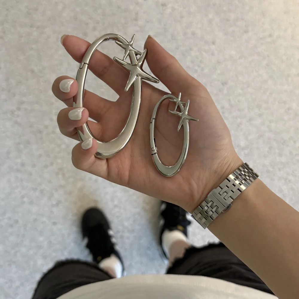 Sleek Blackout Carabiner Keychain with Oval Belt Buckle and Silver Key Ring