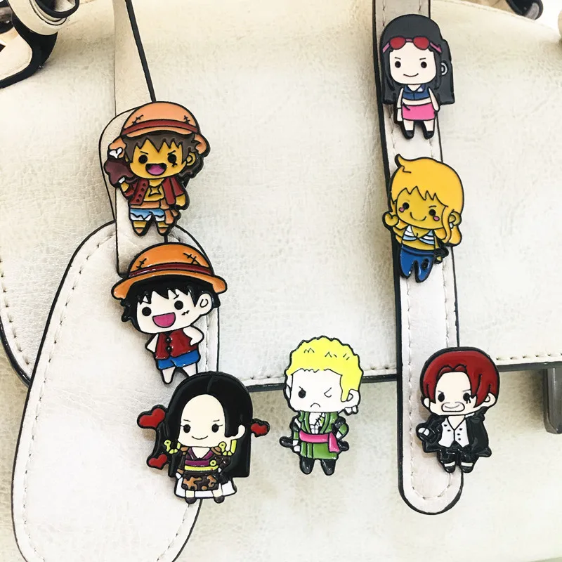 

One Piece Pinch Q-Edition Anime Brouches for Women Cute Luffy Chopper Kawaii Surrounding Children's School Bag Decorative Badge