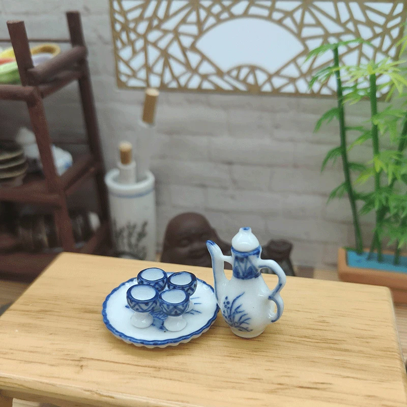

1:12 миниатюрный керамический чайный набор для кукольного домика, сине-белый фарфоровый набор для вина, посуда, чайная чашка, Набор бокалов для вина, игрушка для украшения модели