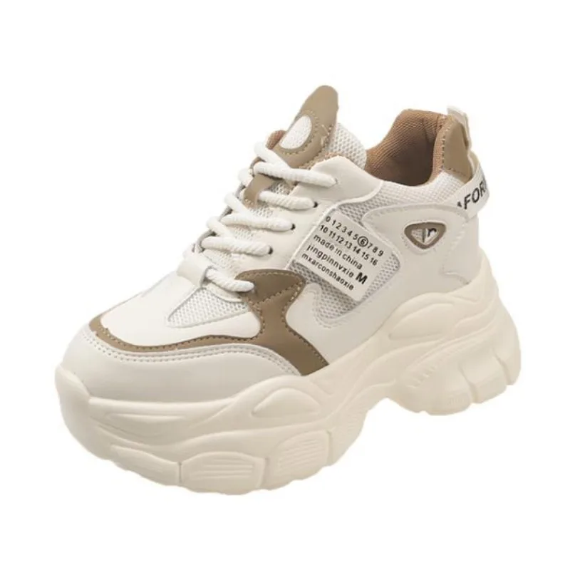 

Женские кроссовки на массивной платформе высотой 7,5 см