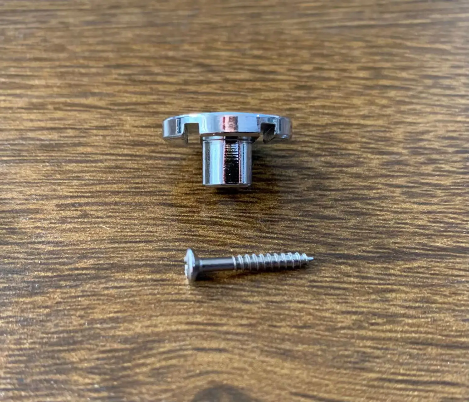 1PC 4 / 5 Strings Electric Bass Guitar String Retainer Guide Metal Round Chrome Color Guitar Accessories