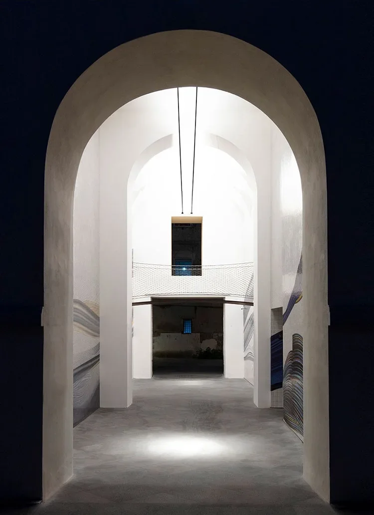 Description Picture 4 of itemDiy Long LED Skyline Wall Light Steel Strip Luminous Linear No Main Light Decoration, Modern Minimalist Creative Exhibition Hall