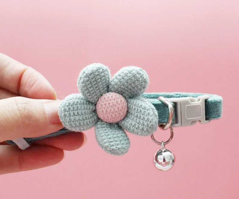 Haustier Katze Plüsch Halsband mit Glocke Sonne Blume Cartoon Kaninchen Fliege Weiches Polyester Hundehalsband Bunte verstellbare Katze Welpen Halskette – Detail 4