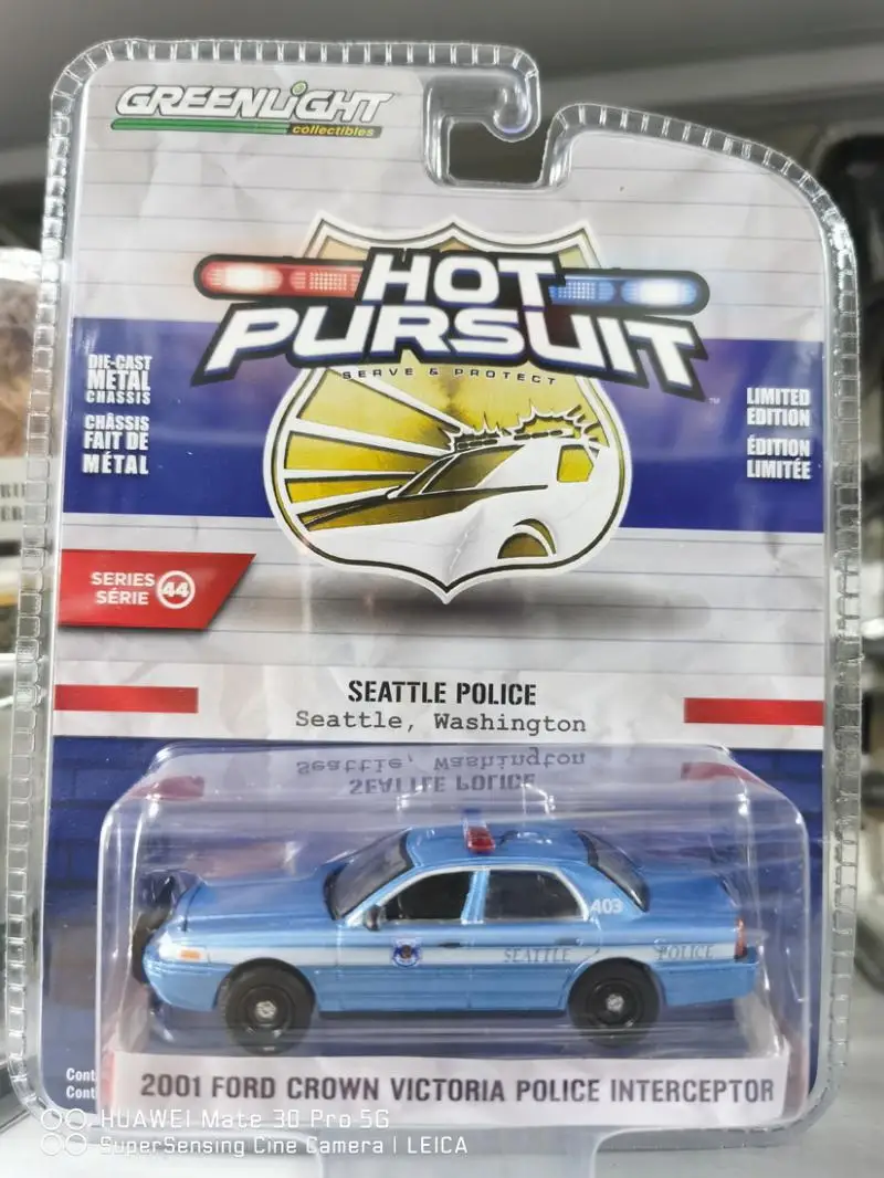 

Greenlight 1:64 2001 Ford Crown Victoria Police car interceptor Collection of die cast alloy trolley model ornaments