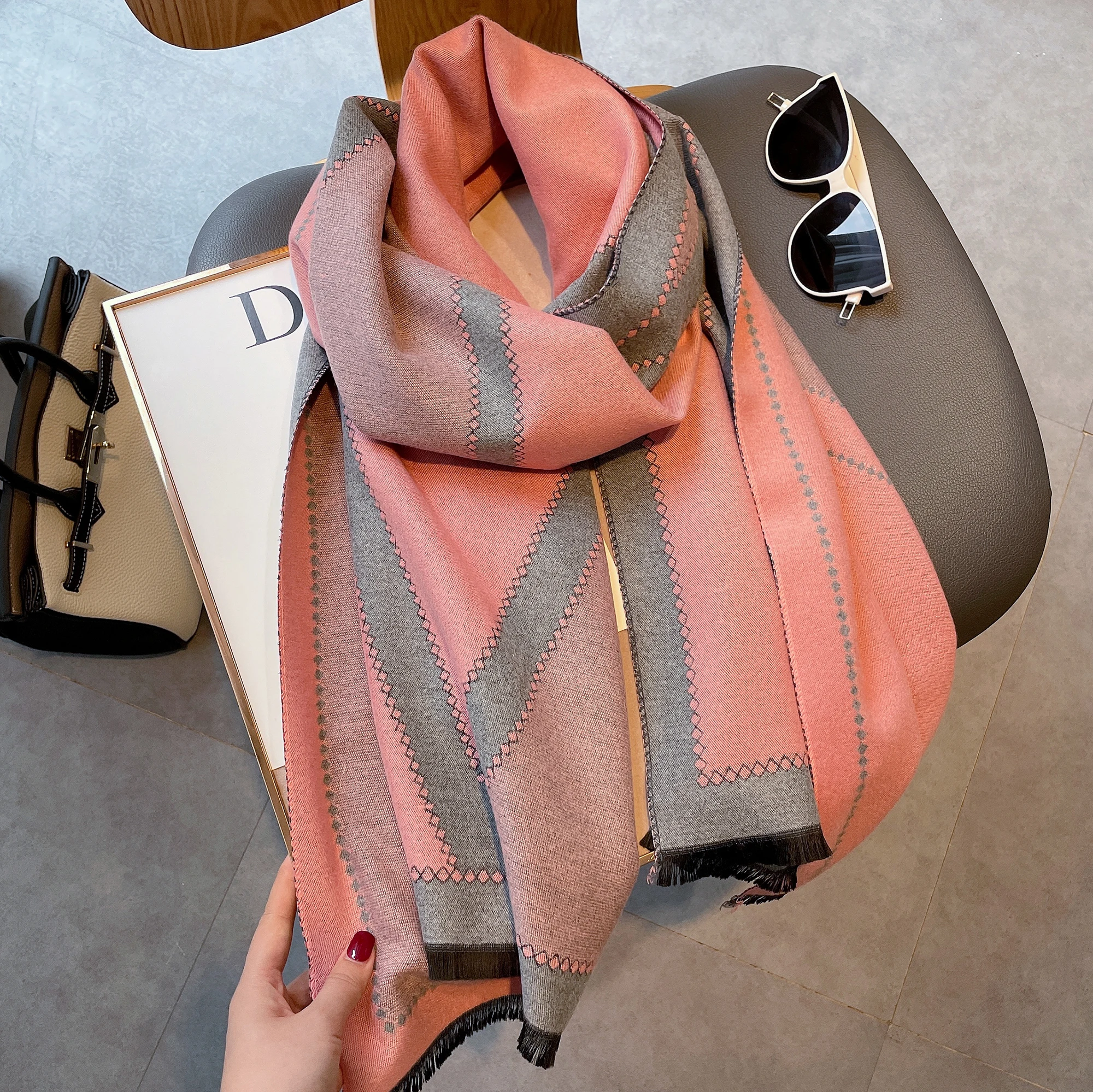 NEW Luxury Winter Thick Warm Scarf Women Cashmere Shawl and Wraps Pashmina Neckerchief Bufanda Female Long Tessel Echarpe 2024