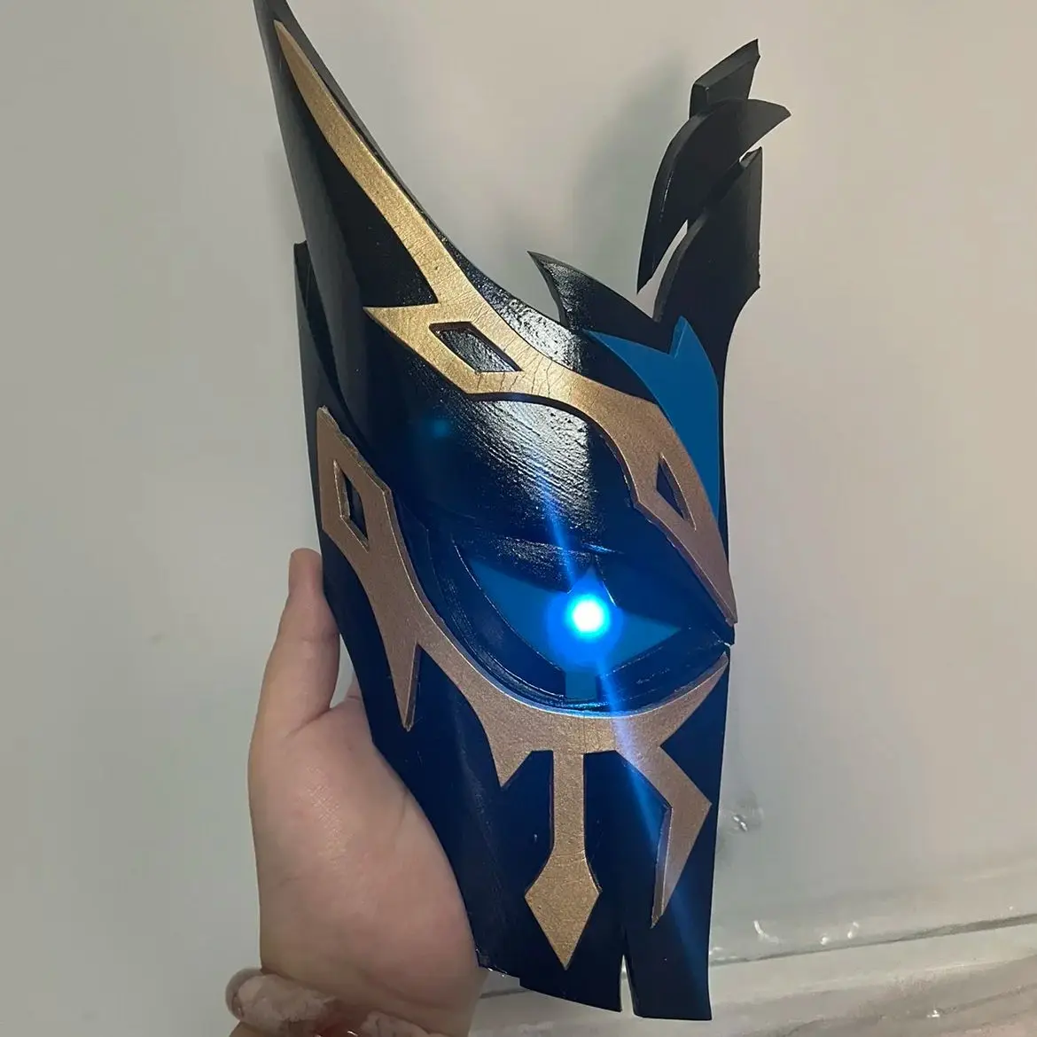 Fatui Jester Mask Anime Game Genshin Impact Pierro Masks Cosplay Costume Accessorio Uomo Halloween Role Play