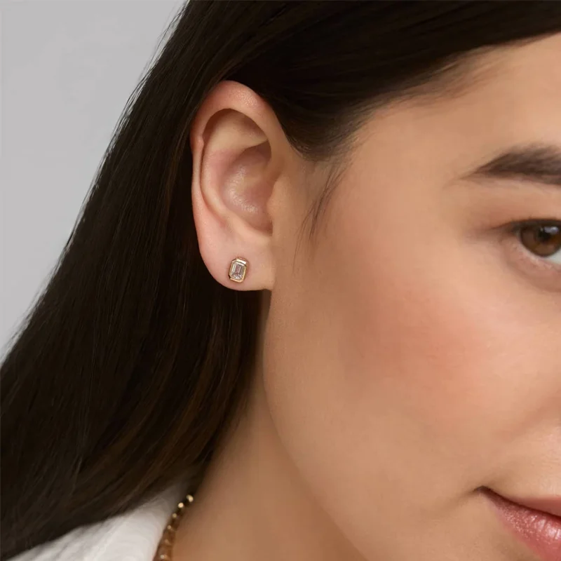 9K/14K/18K Massivgold Labor-Diamant-Ohrringe, Eingefasster Smaragdschliff, IGI-Zertifizierte Labor-Diamant-Ohrstecker, Feiner Schmuck – Detail 3