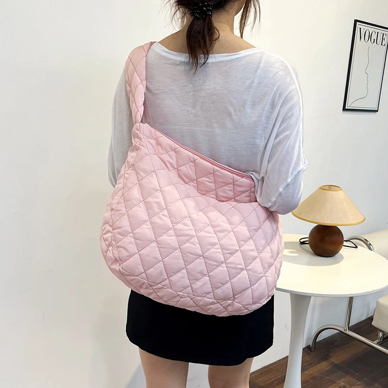 Women Large Capacity Quilted Tote Bag Winter Warm Lightweight Down Cotton Padded Plaid Shoulder Bags Underarm Bags Puffy Handbag