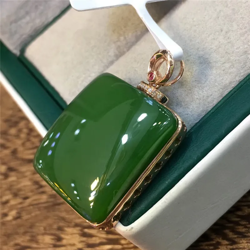 

Hotian Jade женский кулон 18K инкрустированное тяжелым золотом